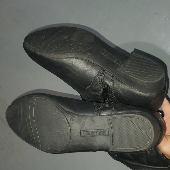 Brand new black size 5.5 Wide boots w/ zipper - Picture 2 of 6